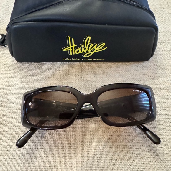 Hailey Bieber x Vogue eyewear sunglassess - Picture 1 of 8